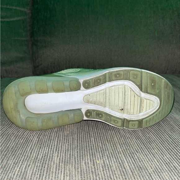 Nike Air Max 270 Shoes - Picture 8 of 9